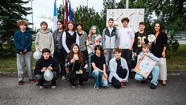 8.b,&nbsp;
Laura Grīnfelde
